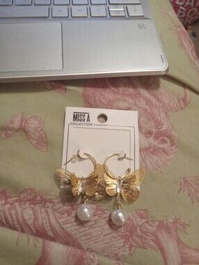 NWOT Gold Butterfly Faux Pearl Coquette Gold Hoop Earrings